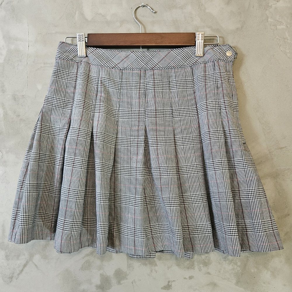 Divided Plaid Pleated Skirt Black/White/Red Snap Zip Short Length Size 8